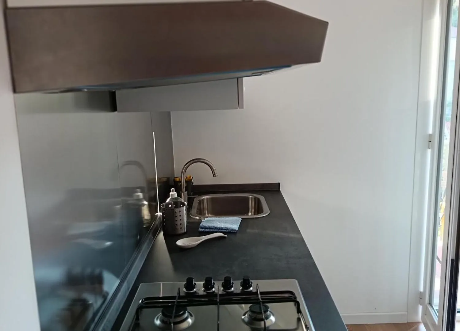 サンレモCasa Francesca Con Parcheggio Gratuitoアパートメント サンレモ